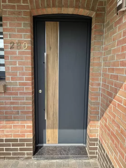 Pose et installation d'une porte d'entrée en aluminium à Béthune, Arras, CHM Menuiserie